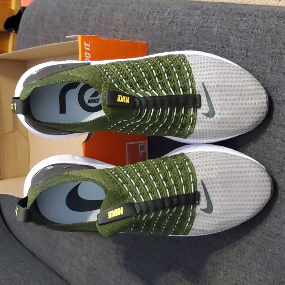 NWOT Nike shoes